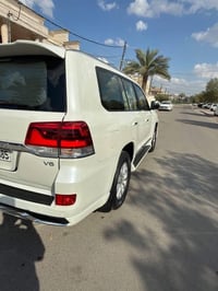 لاندكروز فطيم اصل 2016 رقم اربيل باسمي  ماشيه ١٠٠ الف كيلو حقيقي فقط  ...