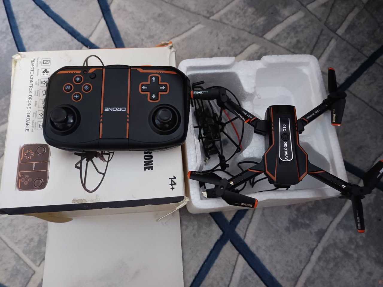 Drone Q10  شغال كامل مع ملحقاته من امزون
الحجم واضح بالصورة 
السعر ٢٠٠٠٠ الف والتوصيل مجاني والفحص عند التوصيل


**إذا كنت صاحب هذا الإعلان وتريد حذفه لأي سبب، رجاءا أرسل رسالة إلى الدعم الفني**