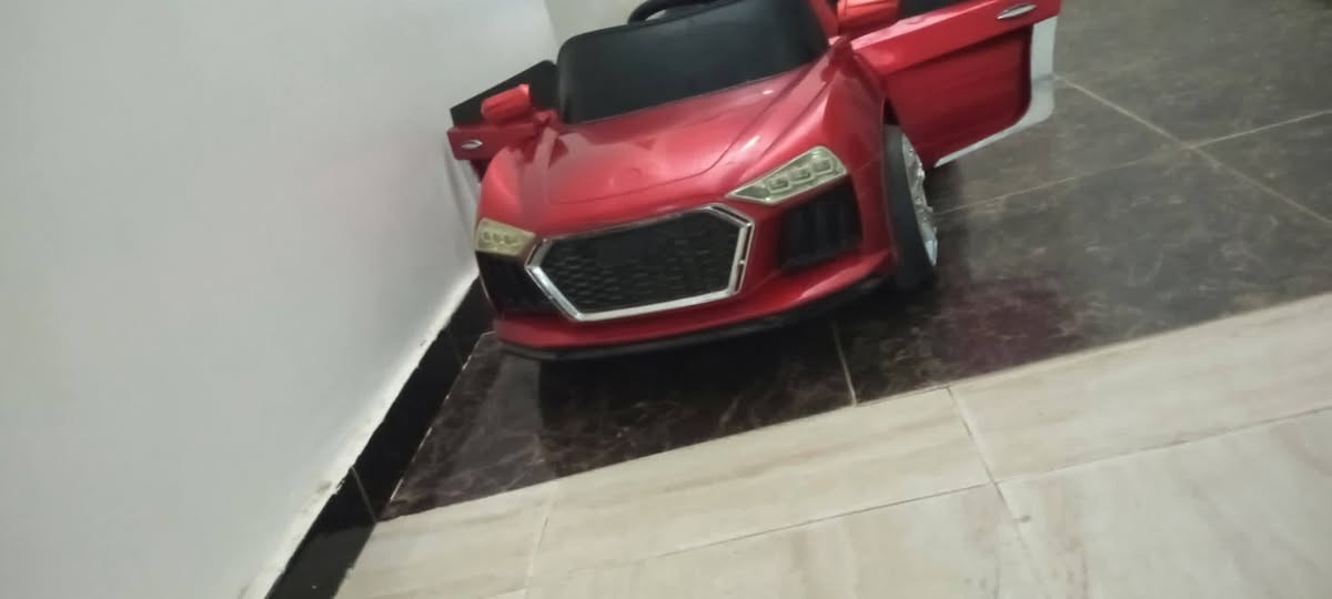 السلام عليكم 
يومكم طيب اليوم عندن سيارت كهربائية بشاحن 
الون :احمرء🔥🔥
مميزت:فيه رديو 
العيوب:مفيش عيوب 
السيارت 000000جديد 
السعر 850دينار ومع الشري منقصروش 
توصل معنا خاص


**إذا كنت صاحب هذا الإعلان وتريد حذفه لأي سبب، رجاءا أرسل رسالة إلى الدعم الفني**