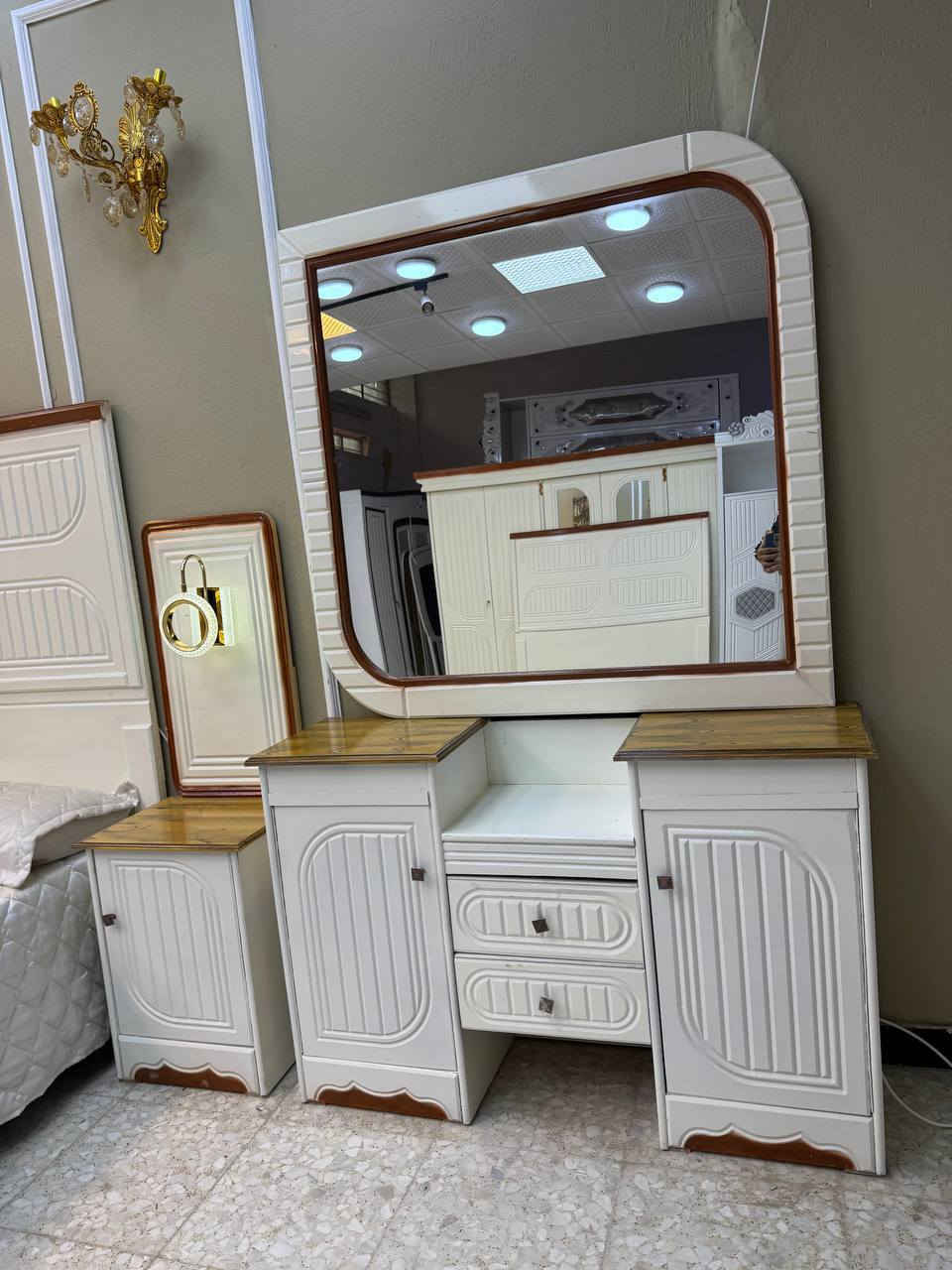 السعر // مليون و500 فقط 😍
🔅تفاصيل الغرفة المرمري  ....

 خارج ٤ملم ام دي اف 🔺
وداخل صاج ٣ملم 
صبغ حراري  درجة اولى 

عدد القطع  ٧ قطع 😍
🔺1 //جرباية  قياس  ١٦٠ × ٢٠٠ 
🔺//ميز جانبي ايسر قياس ٥٠
🔺2// وميز  جانبي  قياس ٥٠
🔺3// زاوية ارتفاع مترين عرض ٨٠
🔺4// وميز بلازمه  
🔺5//وميز مراية ارتفاع مترين عرض ١٢٠
🔺6// وكنتور ٦ باب  ارتفاع مترين و١٥ طول ٣ متر و١٥

القطعه الثامنة حسب الطلب شازلون
سعرها ٥٠ الف ❤️

(توصيل مجاني مركز بغداد )
التوصيل يشمل الشد مجاني 🔥
(اطراف ٥٠)
باقي المحافضات حسب البعد
شازلون سعرها ٥٠ الف
شازلون مخزن ٧٥ الف


**إذا كنت صاحب هذا الإعلان وتريد حذفه لأي سبب، رجاءا أرسل رسالة إلى الدعم الفني**