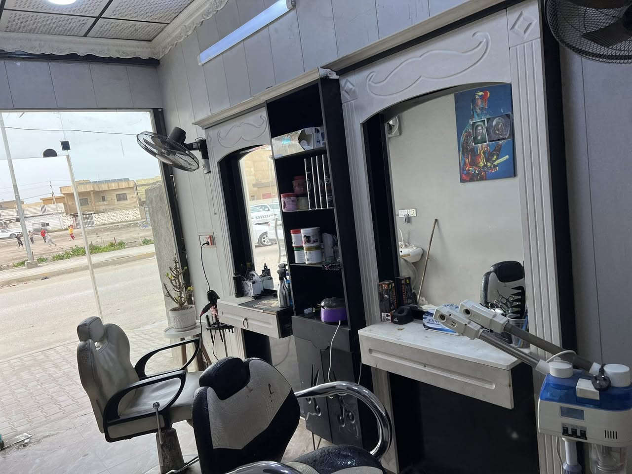 سلام عليكم
بيع غراض محل حلاقه للبيع معه كراسي عدد ٢معه تخم معه ديكور مثل ما اموضح في الصور والفيديو المكان بابل محاويل حي ١٧باقي التفاصيل هنا ***********
