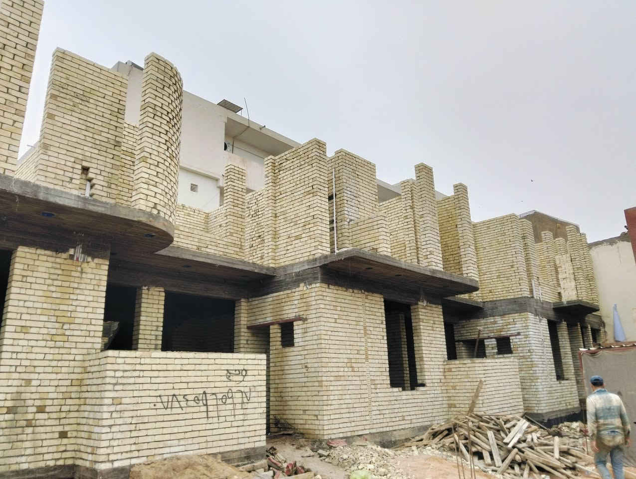 خلفة بناء درجة أولى🧱
عداله🙋‍♂️+وزن+نضافه
إلتزام بل عمل من أول يوم🧱 إلى آخر يوم🏫
‏‪اتصل ***********
