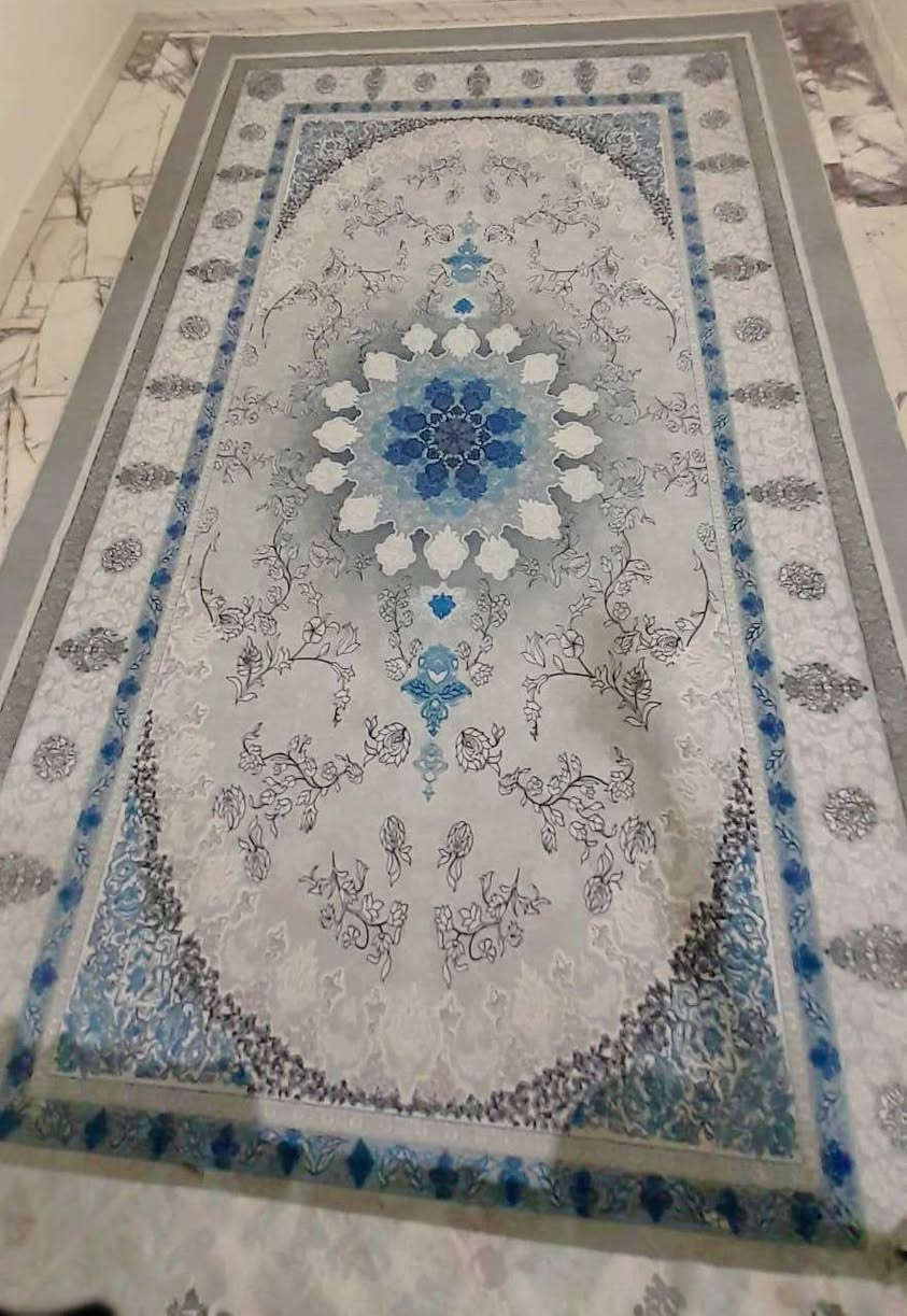 زوليه برلنت  جديده استخدام قليل جدا الحجم ٣×٥ السعر ١٠٠ وبيها مجال وطبلات ثلاثية مع طبلة وسطية السعر ٤٥ العنوان الناصرية مركز للتواصل على الرقم ***********
