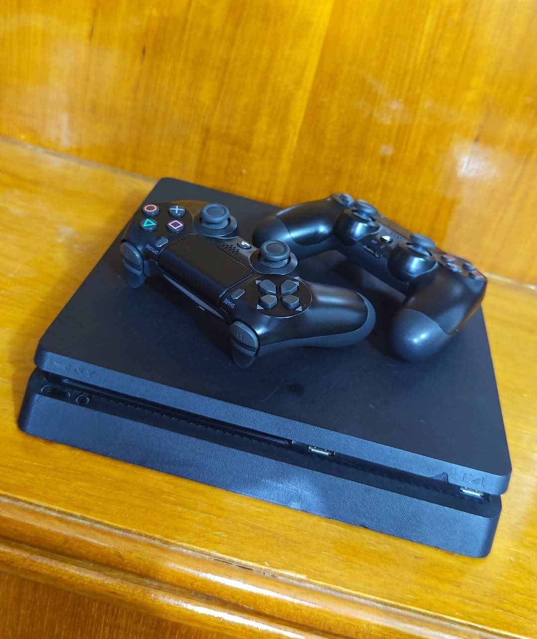 بلايستيشن 4 سلم مهكر للبيع
السلام عليكم

 بلي 4 سلم مهكر غير مفتوح 

كامل ملحقات 

المساحة نص تيرا

مهكر بطريقة القرص

جوستك عدد 2 تجاري

5 العاب 

PES 2021

GTA 5

FC26

RED DEAD REDEMPTION

NEED FOR SPEED HEAT

ملاحظة/ مشكلة بسيطة قارئ الاقراص ميقرأ بسرعة يعني يكون اكثر من مرة تحاول تخلي القرص و يصير و هي مالها اي اثر سلبي لأن البلي مهكر ف ميحتاج تخلي قرص طبعاً غير قرص التهكير الي هو بداخل الجهاز و ميحتاج تشيله من الجهاز و هو بالاخر معطلان بس يعني حبيت اوضح حتى تكونون بالصورة. للعلم طريقة تهكير القرص للي ميعرف هو كل ما تطفي البلي يروح ف بس تشغل البلي يطلعلك القرص تضغط عليه و راح يشتغل وياك التهكير و تگدر تلعب براحتك

العنوان/ النجف حي الفرات

السعر 245 الف قفل


**إذا كنت صاحب هذا الإعلان وتريد حذفه لأي سبب، رجاءا أرسل رسالة إلى الدعم الفني**