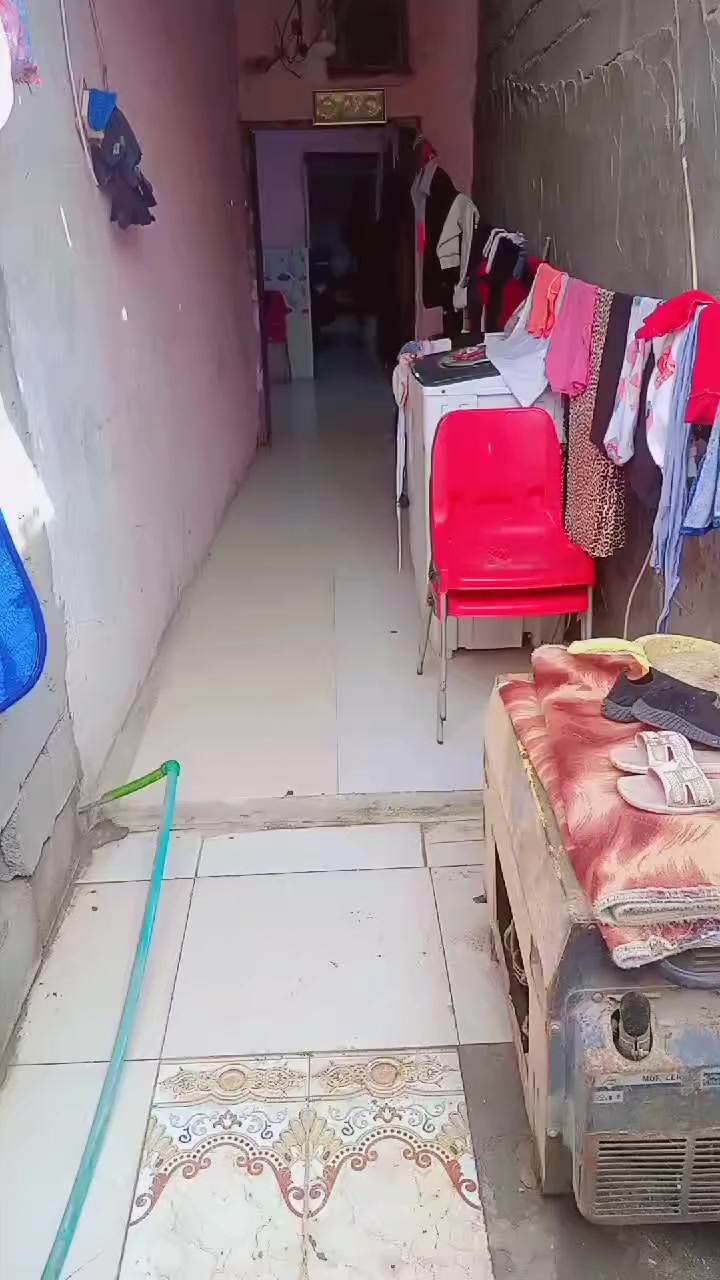 السلام عليكم بيت للبيع البيت بناء جديد عنوانه البصره  الحيانيه اول لاين وجه البيت ع مستشفى الطفل ع شارع سعر البيت 7 و نص  مليون وبي مجال للاستفسار *********** اتصال و اتساب
