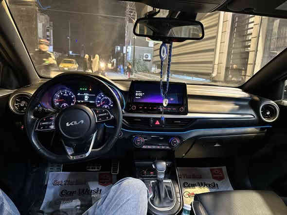 السلام عليكم 
كيا فورتي ٢٠٢٣ GT lain 
رقم بغداد هزه سنويه جديده ب اسمي     حادث السياره  جاملغ وبنيد 
سياره تجي فول موصفات
بصمه بصمه ابواب فتحه ويل كب رادرات امامي خلفي جانبي بيها هواي مواصفات  مكينه 2000دوش المرغوب
مكاني بغداد
للاستفسار ***********
