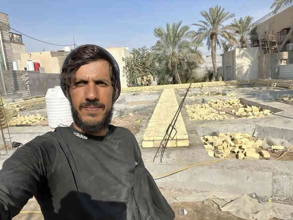 مباشره بيت مساحه ٤٠٠ في منطقه المطيحه 
جاري العمل بل بتلو البناء هرمي عل شكل تدريج 
الاستفسار أبو سند الخلفه 
***********
