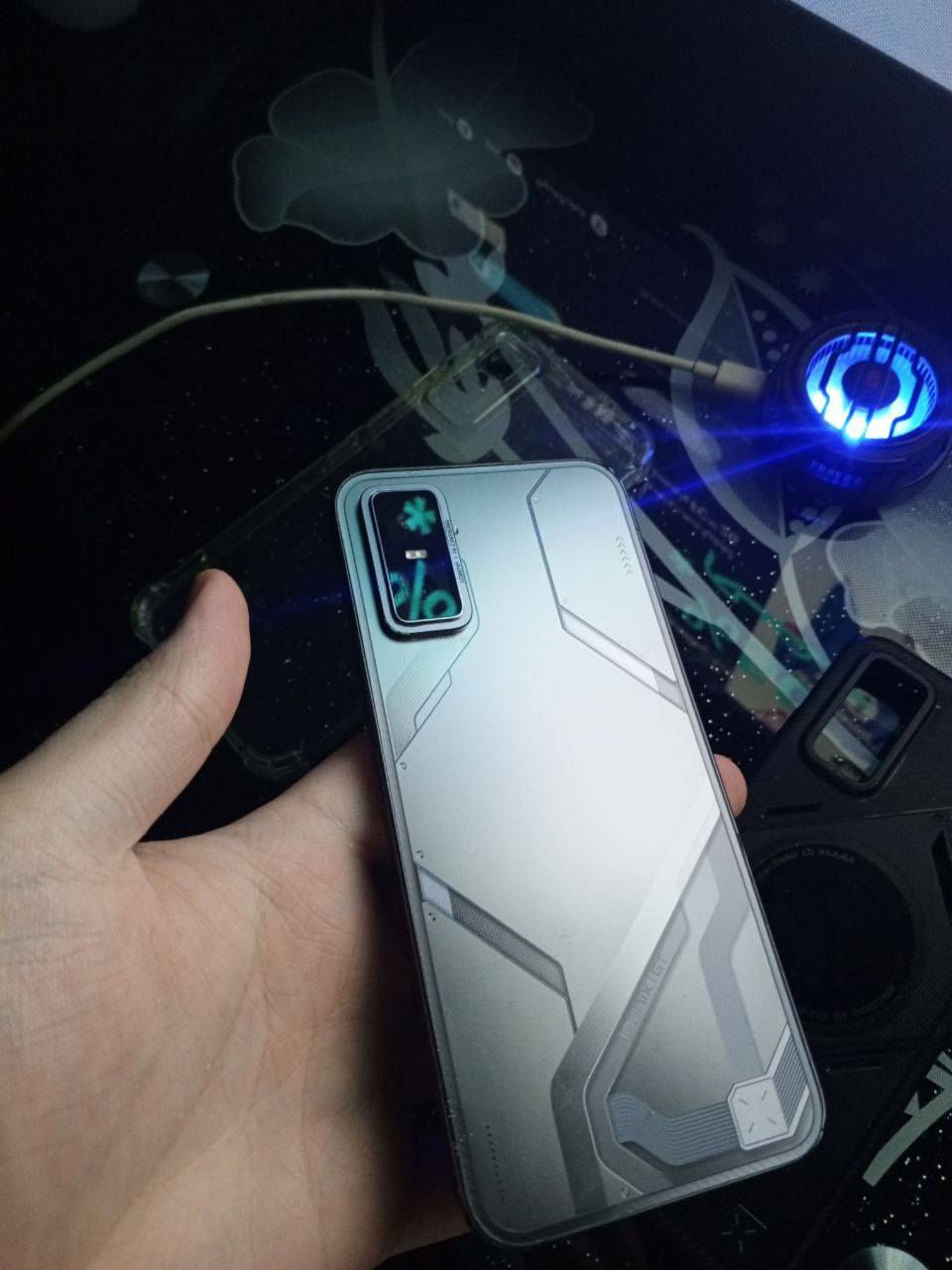 السلام عليكم
‏وحش الاداء القوي والالعاب 
‏انفنكس جيتي ٣٠ برو 
‏جهاز خاص مال العاب وبي شفتات لمس نن فوك تكدر تحددهن يفتحن تطبيقات او يشغلن فلاش او ايشي انته تريده وتكدر تحددهن بل العاب يساعدنك وانته تخلي مكانهم بل شاشه وين متريد وتكدر تشغل وتطفي ب اي وقت يعجبك 
‏
‏طبعا مواصفاته كلش عاليه 
‏معالج دايمنستي 8350 التميت ١٢٠ فريم ببجي 
‏ذاكره ٢٥٦ رام ١٢+ ١٢ من الجهاز 
‏شاشه اموليد الوان ودقه تخبل وتدعم ١٤٤ هيرتز وسطوع جدا عالي ٤٥٠٠ شمعه 
‏يطاريه ٥٥٠٠ مع شحن سريع ٤٥ واط مع شحن لاسلكي ٣٠ واط وموجود وياها الاصلي مالته هوه شاحن وهوه مبرد علمود الالعاب 
‏كاميرات ١٠٨ ميكا بيكسل وبيها اللترا وايد الواسعه وبيها مايكرو مال شغلات صغيره وتقريب وتصوير الفديو يدعم 60 فريم 4k 
‏بصمه اصبع بل شاشه وبصمه وجه 
‏مقاومه ماء وغبار IP64
‏اندرويد ١٥ وتجي تحديثات لان بعده جديد مانازل شي وراه من فئته 
‏ويدعم الذكاء الاصطناعي سواء بل تصوير او بل تعديل من داخل الاستوديو او بغير مهام 
‏
‏الجهاز وياه شاحن اصلي من انفنكس ٣٣ واط بس يشحنه سريع وحته يكتبلك بل شاشه ووياه المبرد ماله الاصلي والكيبل ماله ووياه سماعه اصليه انفنكس فقط بدون كارتون 
‏
‏السعر  260  وبي مجال بغداد الدوره 
‏*********** اتصال او واتساب
اذا دكيت عليه والتلفون مغلق يعني نايم بس اكعد اتصل عليك وتشلع عيوني
