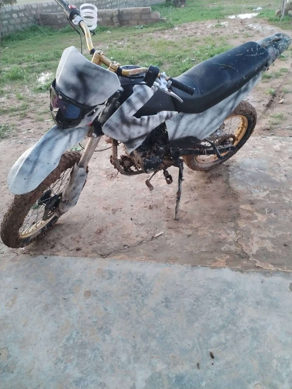 السلام عليكم ماطور قفاز للبيع موديل 21وايرمنيه كلها تشتغل تواير جدد سلف شغال سعر 450بي مجال للستفسار تصال علا رقم ***********مكاني بل كسك مراوس يرهم
