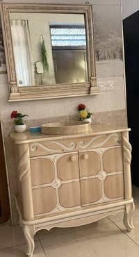 مغسلة للبيع نضيفه جدا  سعرها 100 للتواصل  07765263488