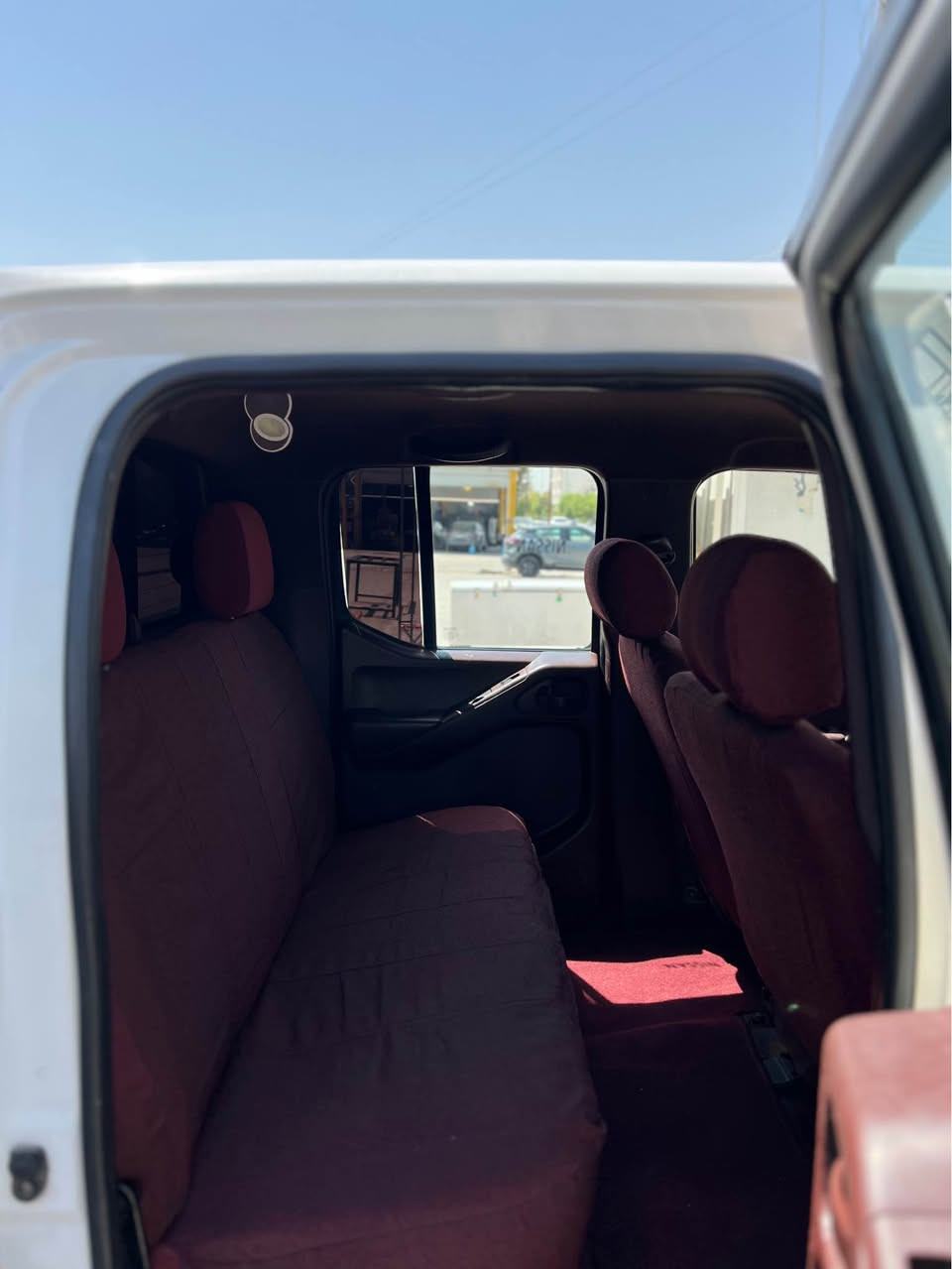 سەلام عەلیک 
نیسان ناڤارە بۆفرۆشتن
تابڵی سەیارەکی خاوێنە مۆدیل ٢٠٠٩ گێر و مەکینە بەشەرت هەموو گیانی بەشەرت بێ سبوغ تەنها دەرکەی لا سەکنی پشتەوە خەتێکی بچوکی هەیە بۆ زانیارە زیاتر پەیوەندی بکە 
*********** Singapore
