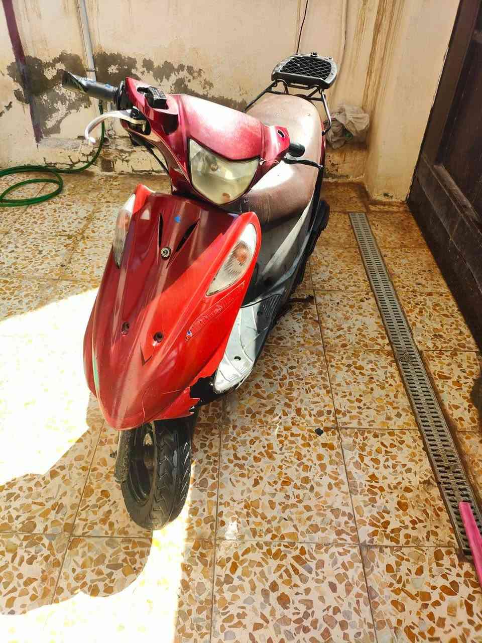 دراجه ادريس لبيع نضافته ٩٠بل ميه دراجه مناقصه اي شي دراجه عمليه وتفيد رايد ٣٥٠ وبيه مجال بسيط الي يريد يخابرني ***********
