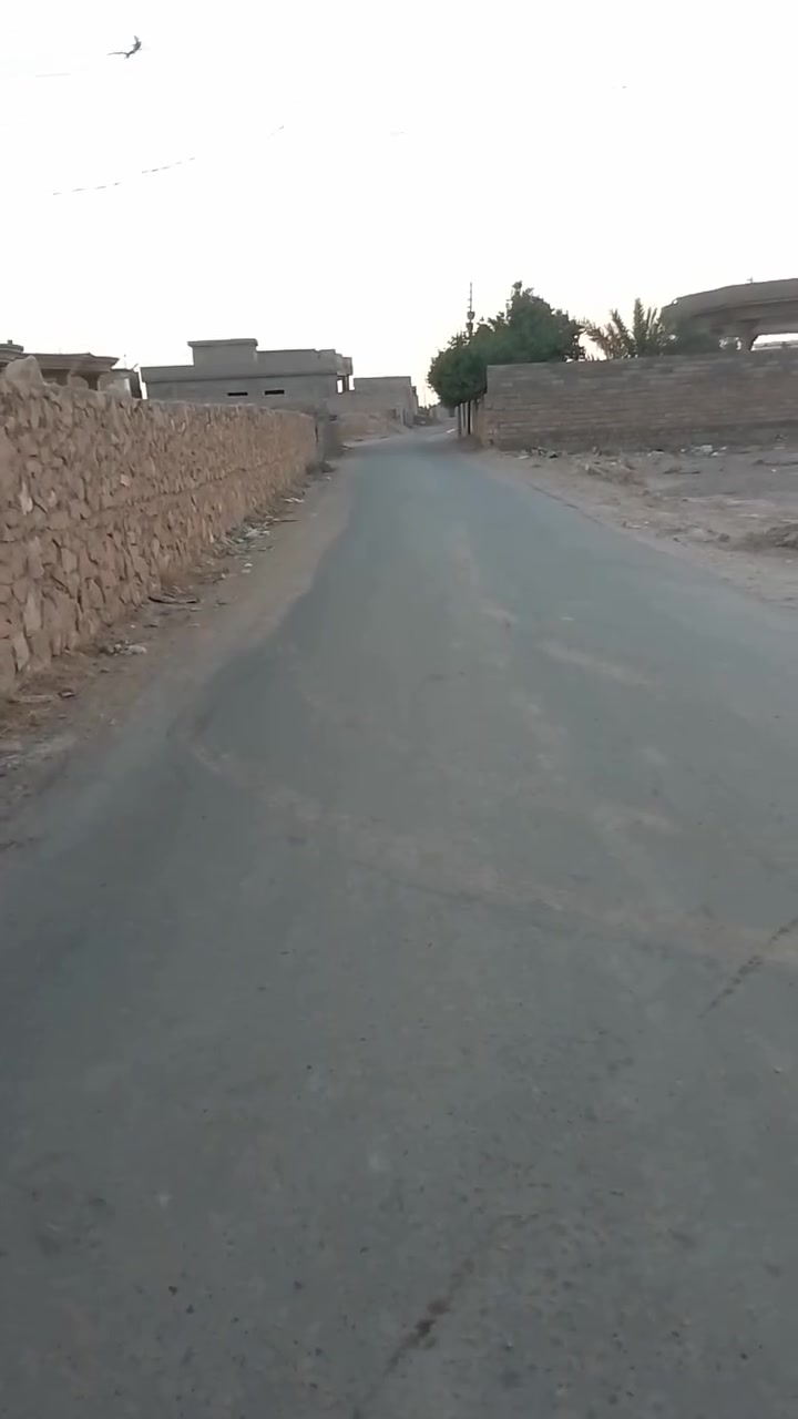 سلام عليكم يوجد بيت لبيع بقريت لمزرعه مساحه لبيت 1750 متر  يبعد عن شارع العام 700متر ‏‪***********‬‏
