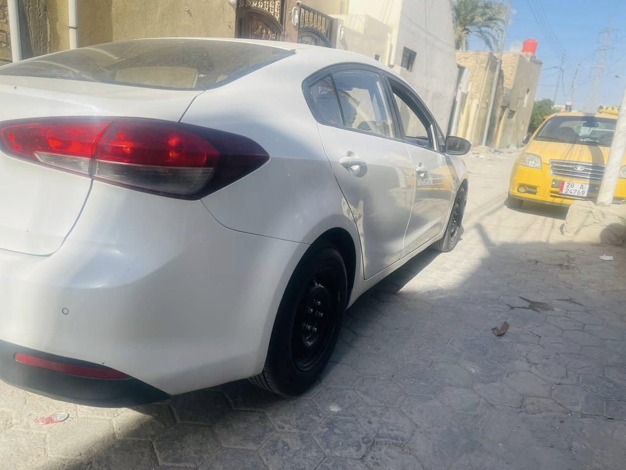 كيا سيراتو 2017 مكفولة كفالة عامة

رقم اربيل الماني تريد وكاله تريد تحويل 

تبريد مكينه كير حداديه تخم تاير كله جديد ماشيه 144km

السعر 130بيه مجال  رقمي *********** مكاني نجف
