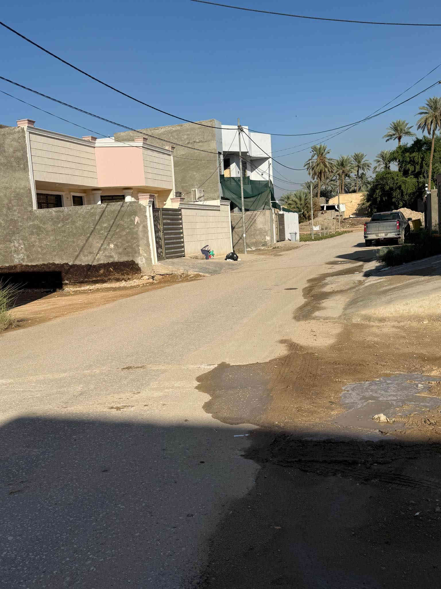 يالله 
السلام عليكم يعلن مكتب الوسام الذهبي عن وجود دار للبيع 
مسحاته 200م
طابو زراعي سند حديث 25
تفاصيل  الدار 
طابق واحد غرفتين استقبال وكيلدور ومطبخ وصحيات داخليه وخارجيه 
بناء حديث درجه أولى 
العنوان حله بابل زوير الغربي 
السعر 215مجال. بسيط 
تفاصيل اكثر مراجعه المكتب او الاتصال على الرقم الموجود في المنشور 
***********
*********** المصيب
