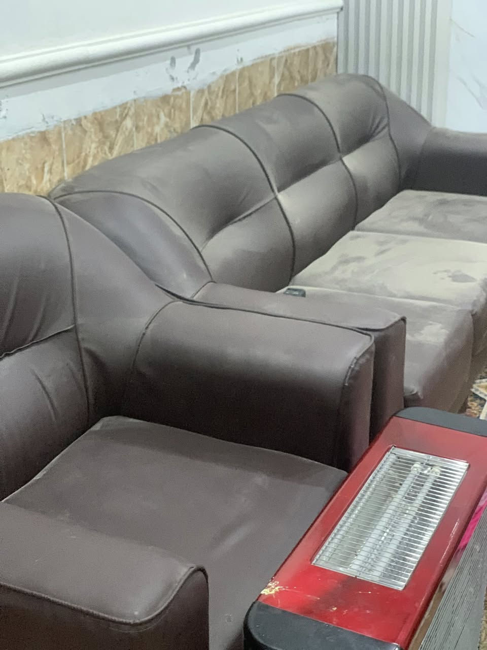 ما مستعملات جديد محد كاعد عليهن للبيع 
تخم 7 مقاعد مع ميز جديد للبيع اتصال واتساب او رقم ***********
