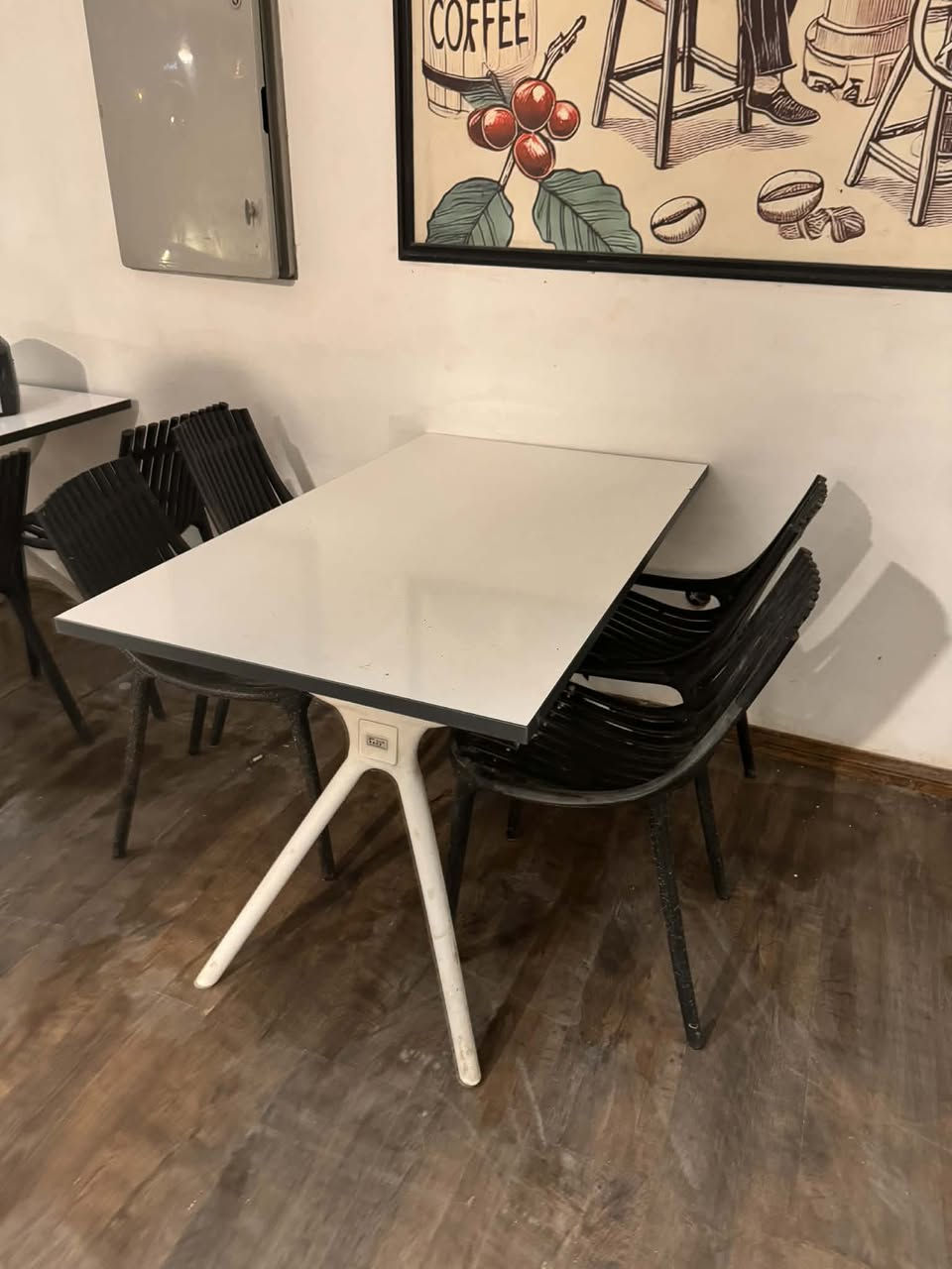 ميوزة تركية قياس 120 * 60 خالص بالمطاعم

كراسي حديد مغلف بلاستك ستحمل وزن 150 كغم

سعر السيت ( ميز + 4 كراسي ) 180 الف

بغداد الكرخ

***********
