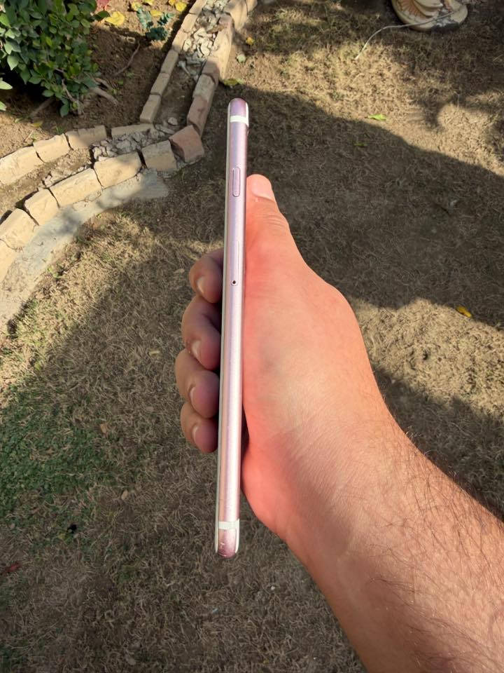 ايفون 6s بلاس روز نموذج m
📀ذاكرة 16gb
جهاز مشتريه جديد بايدي بوقته 
🎁كارتونتة موجودة
✅جهاز مكفول نظيف
✅سيمكارت
✅وايفاي
✅بصمة
✅شاشته فول نظيفة مابيهة لا فطر ولا سواد
✅ممبدل بي شي 
🔋بطارية 70 وكالة
💰سعر
 65,000 دينار عراقي‼️
رقم📲:***********
