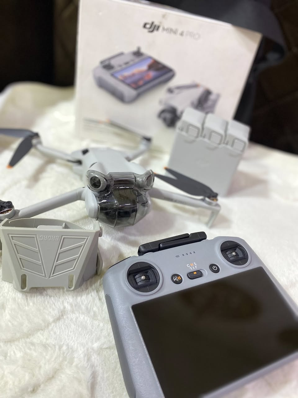 يالله السلام عليكم
ميني 4 كومبو بلاص السعر مليون و400
ميني 3 كومبو بلاص السعر مليون و100
افاتا درون فقط وبطاريه وحده وريش وجنطه جديده كبس شرركه  فقط السعر مليون 
توصيل بغداد فقط للتواصل ***********
