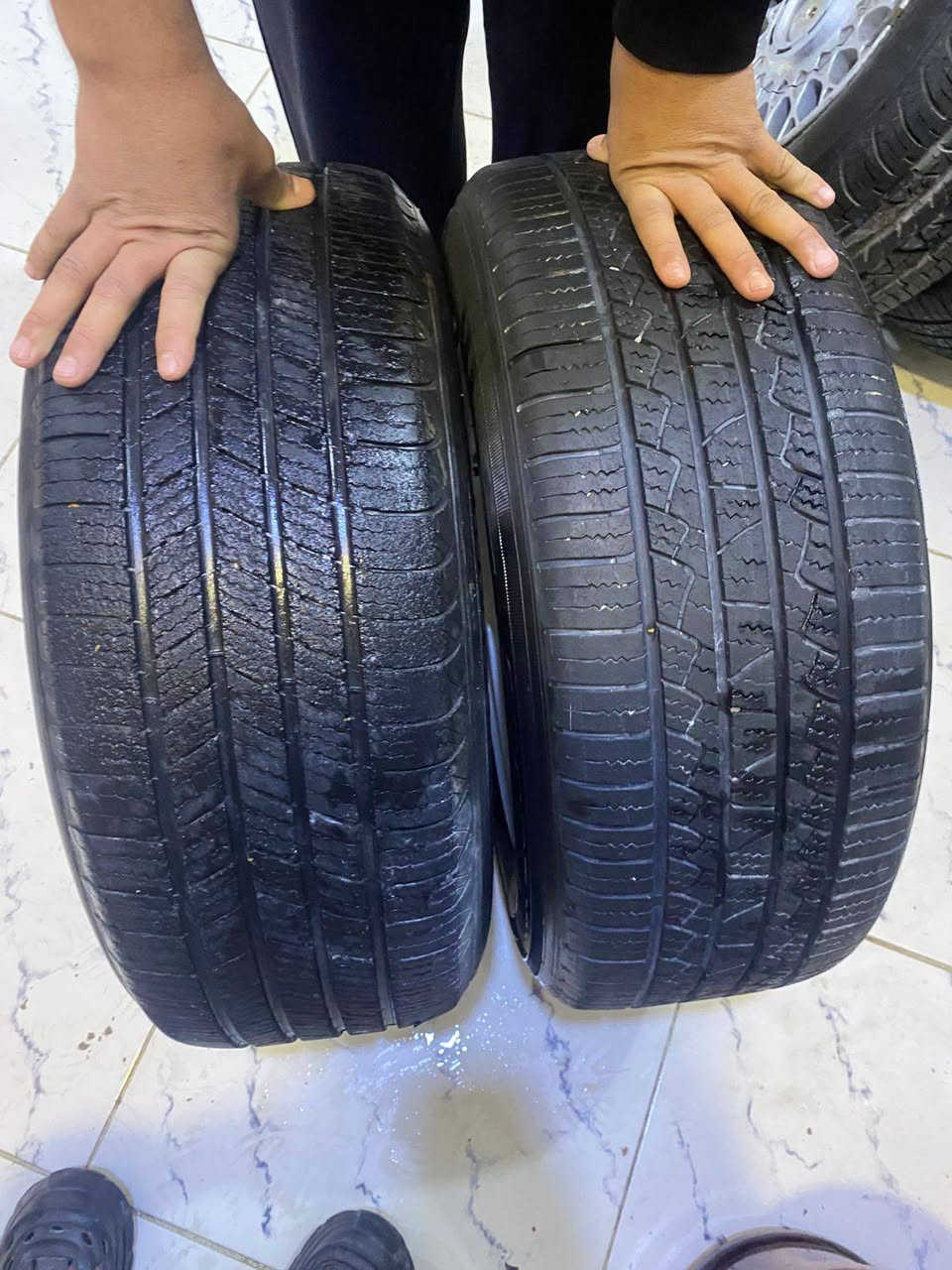 السلام عليكم
بيع او مراوس حسب القناعه 
تخم وياله حجم 16 اصلي 
نظيف بدون فطر او لحيم 
مع تخم تاير نص عمر 
السعر 375 الف وبي مجال بيع او مراوس 
مكاني بغداد الدوره 
***********
