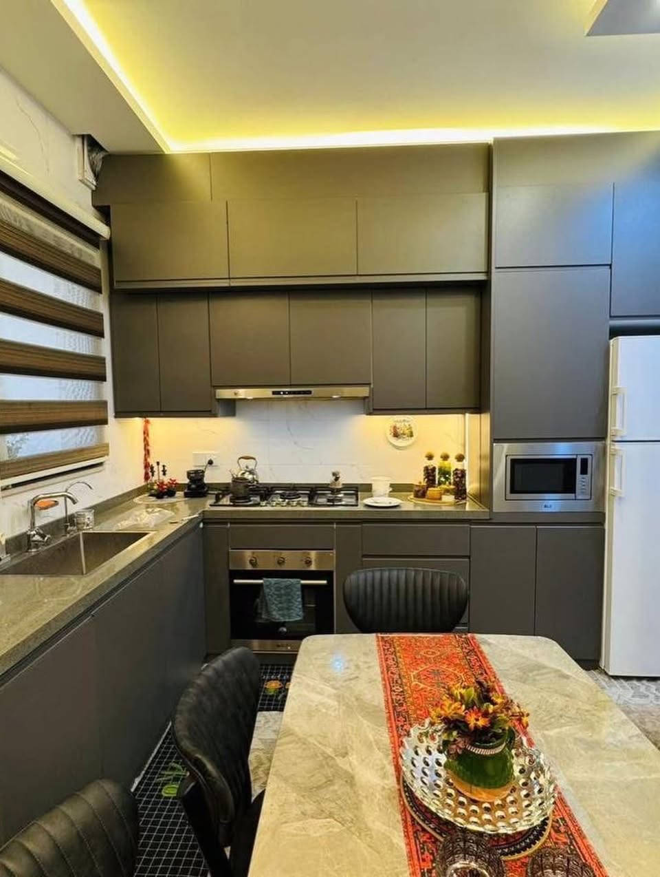 🏡 دار للبيع – فرصة مميزة في حي الصديق الأولى 🏡

📍 الموقع: الموصل – حي الصديق الأولى قرب سايدين طب الأسنان

📢 لمعرفة السعر وجميع العروض العقارية انضم إلى قناة التلكرام:
🔗 https://t.me/+CvAR_-mqjcM2N2M6

📐 المساحة: 100 م²
📏 الواجهة: 9 متر
☀️ الاتجاه: شروق ابتدائي

🏠 مواصفات الدار:

🔹 الطابق الأول:
🚗 كراج
🛋️ هول
🪑 استقبال
🛏️ غرفة نوم
🍽️ مطبخ
🚿 صحيات
🌿 منور

🔹 الطابق الثاني:
🛏️ 3 غرف نوم
🚿 صحيات
🌤️ سطح

⭐ ملاحظة: الدار تُباع مع جميع الكونترات.

📞 للاستفسار:
***********
***********

📍 مكتب السنبلة للاستثمار العقاري
الموصل – سايدين حي البعث مقابل حلويات الذهبي
#عقارات_الموصل_للبيع 
#بيع_و_شراء_عقارات_عقار 
#ارض_للبيع 
#حي_الصديق_قبل_مرطبات_البحرين 
#عقارات_الموصل
