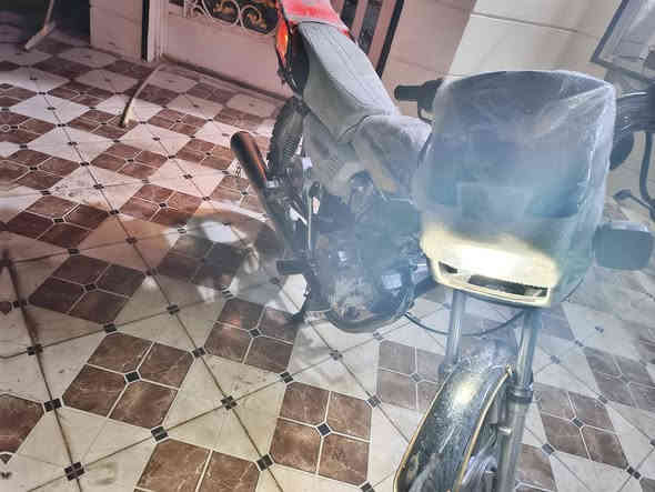 السلام عليكم  للبيع ماطور جني نكره سلف كهربائيات كلهن شغالات سعره 300 وبي مجال للاستفسار***********
