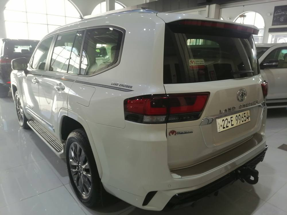 لاندكروزة موديل 23 ليمتد فول مواصفات  شرمه تويوتا عراق جيهان مكفوله من صبغ والبارد  حتى شخط  سيارة جديده على وضع شركه ماشيه 40 الف للااستفسار ***********  
محرك 4.6 تنفس طبيعي
ليمتد بلاد لعايه
فتحة
3 شاشات تطبيق 
داخل نشرة
ليد بجمبر
دفلوك
3 انضمه قياده 
كشن كهرباي 3 دكم 
حساسات
5 كاميرات 
سماعات
دبل ماوس
زراك
اوتو لايت
شحن جارج
بريك 
تحديد مسار
داخل ساج
كشنات تبريد أربيل, العراق
