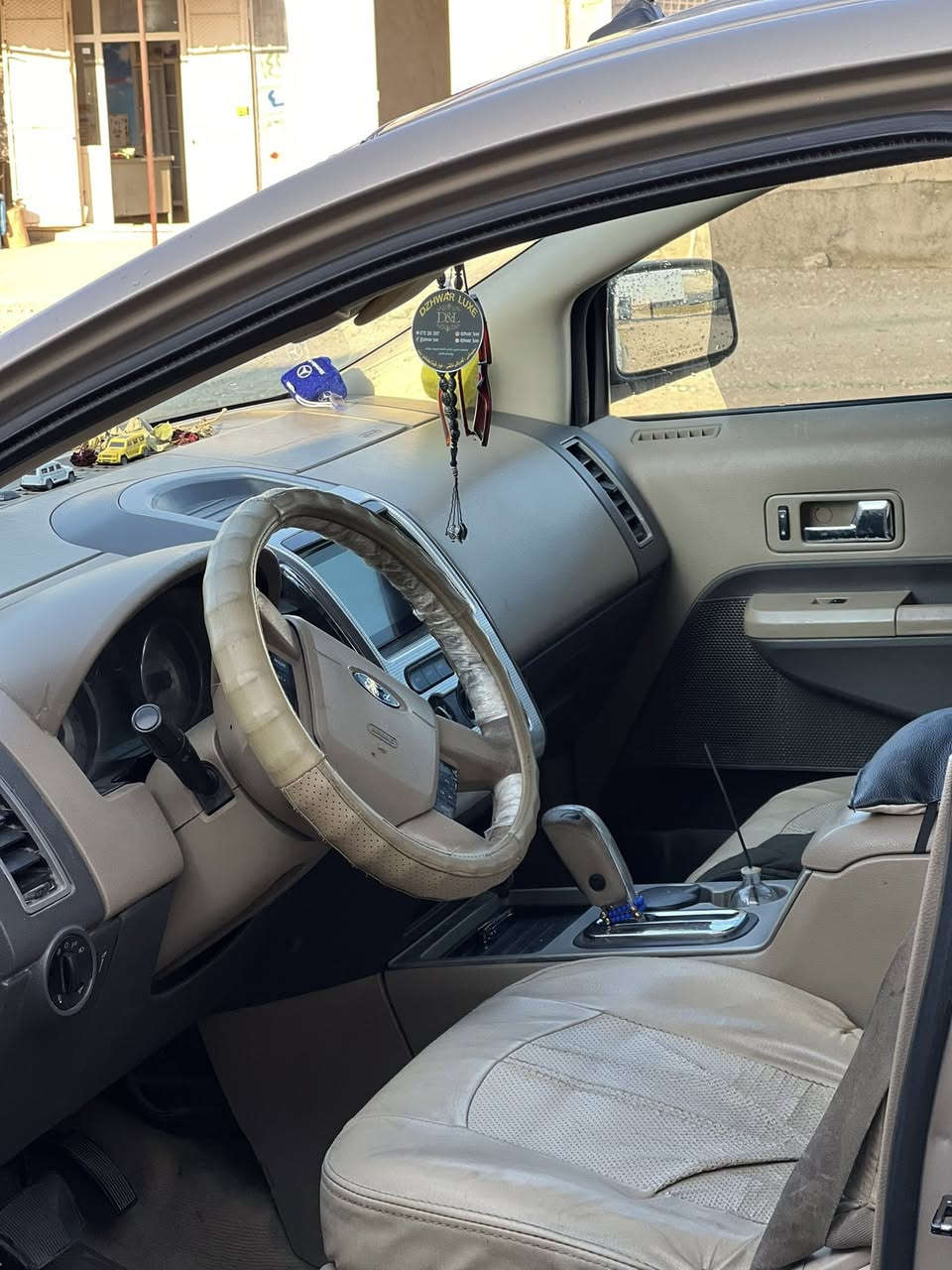 السلام عليكم سيارة ايدج موديل 2007 السياره نظيفه رقم سليمانية السنويه نافذه شرط التحويل 
السياره خير من الله مكينه وكير بشرط ترايك البصره  مكان السياره صلاح الدين بلد رقم صاحب السياره اتصل وادلل ***********
***********
