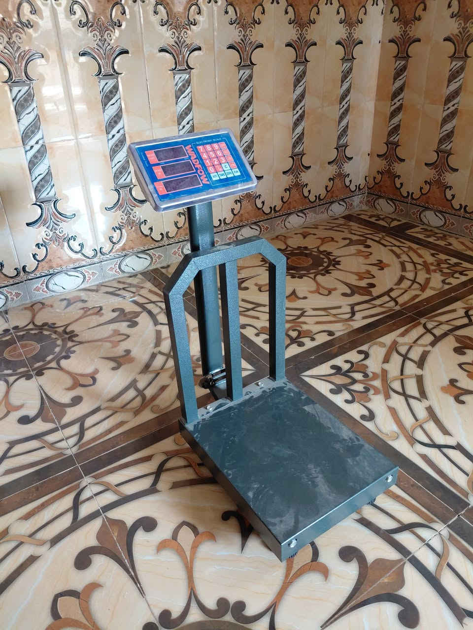 ميوزه عدد ٦ مال مخضر
ارتفاع ٩٠
عرض ٧٠
طول ١٨٠
كلهن حديد ومن فوك بلوك خشب واطار
سعرهن ١٥٠
وميزان وزن ١٠٠ الكتروني جديد السعر ٤٠
عنواني الكوفه شارع المعمل
***********
