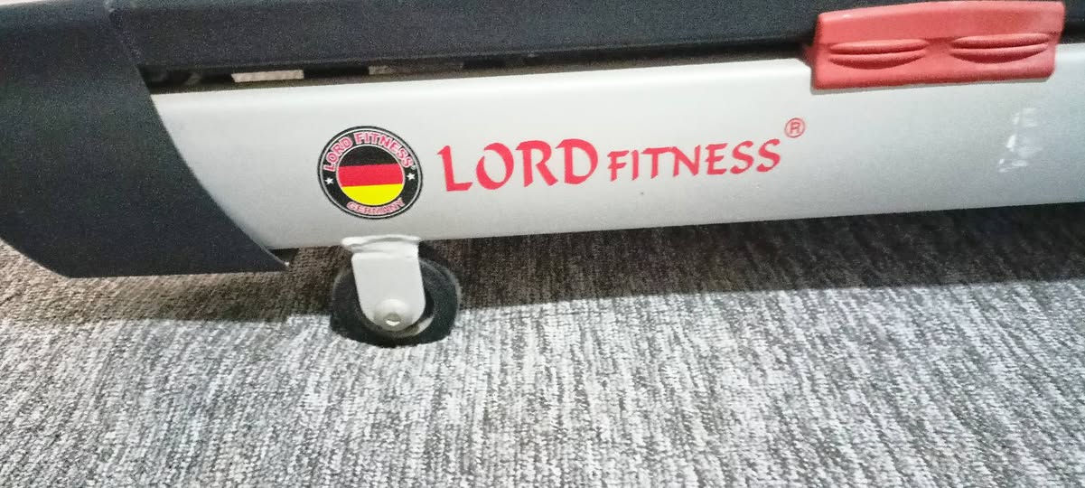 جهاز رياضي للبيع الماني الاصلي شغال نظافة فول .. جبلي .. وزن 200كيلو .. مع قياس نبضات القلب مع تحكم بالسرعة يفيد صالات الرياضة السعر 800الف 
***********
