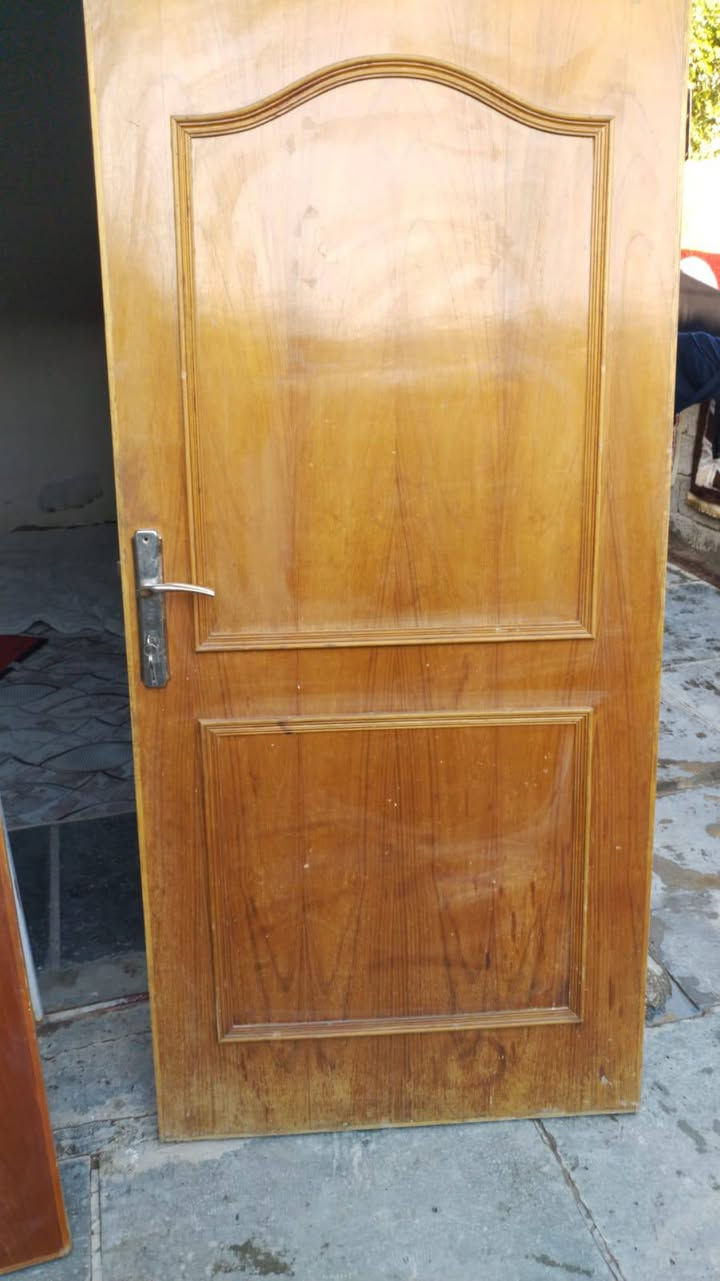 ابواب ٢ صاج تزكام نضيفات للبيع العنوان حي اؤر السعر الواحد ١٠٠
‎0771 142 9361
