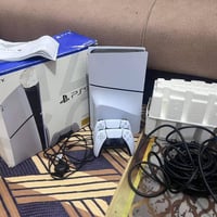 ps5 1T سلم نضيف ابد ممفتوح مستخدم كلش قليل وياه العاب قوية مثل فيفا ٢٦...