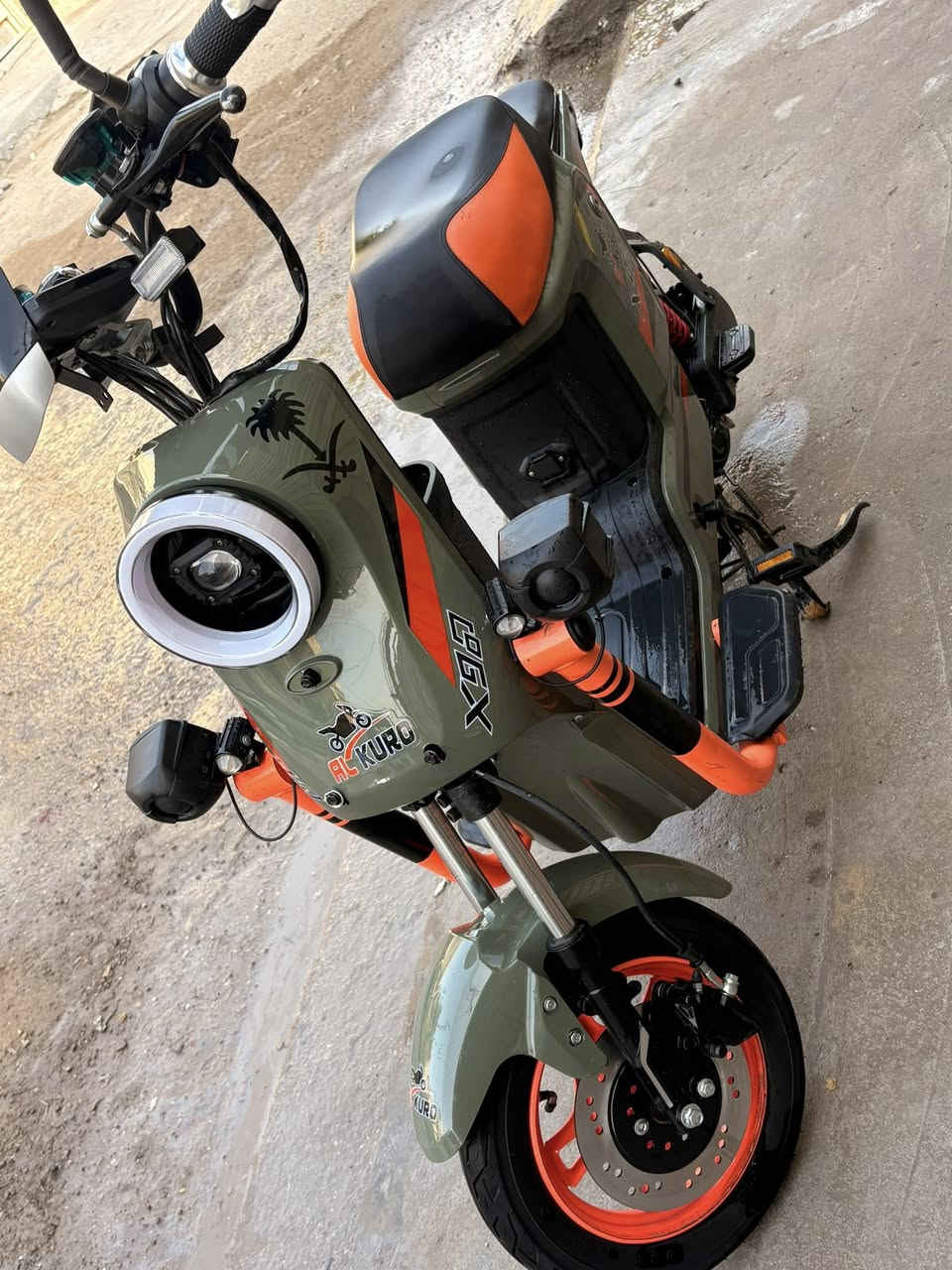 سلام عليكم ) دراجه شحن 2025 X900
1- ملف 1500واط 
2- لد زنون عالي ناصي 
3-البطاريات نضيفه 
4- أربع 4 سرع او نمر 
5- اشاير يمنه يسرى ودبل إشاره 
6- لون حلو اخضر 
7- 5 بطاريات كبيره 
8- سرعتها (109) الحقيقي (60) تقريبا 
ملاحظه (فقط الشاشه السرعه عطلانه وسعرها هيه والشد 25 ) 📌📌
العنوان بغداد العبيدي الرئاسه شارع20 (***********) 
السعر (450) الف وبيها مجال الطيبين
الدراجه نضيفه ومو تعبانه شحنها يطول 
استفسار خاص او ع الرقم #
