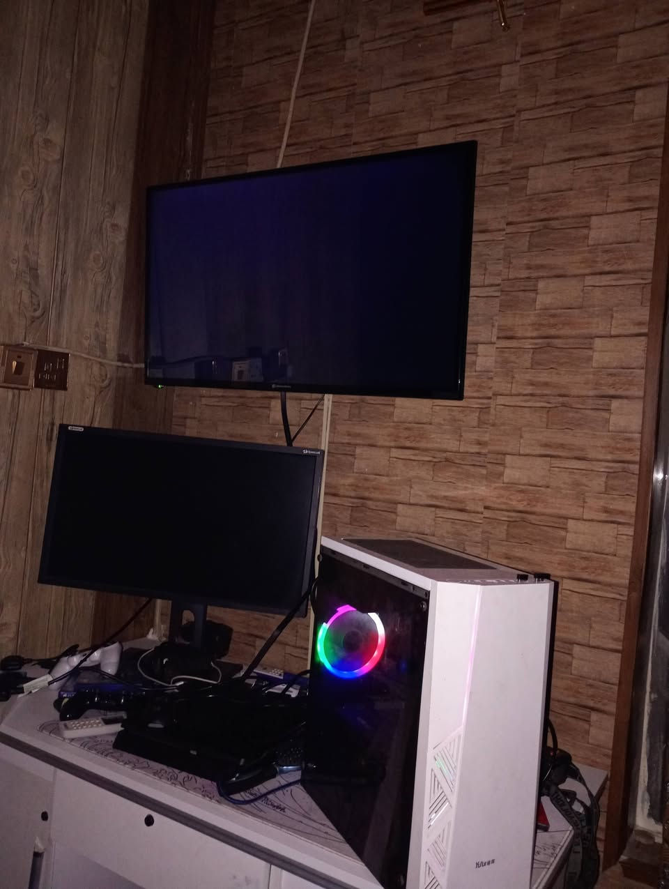 بي سي للبيع كرت شاشه 1650 soper هارد m. 2 و sdd 500 hdd 1T رامات 16 8.8 بوسبلاي 500 وياها شاشه 60hz حجم 14 سعر 375 وبيه مجال عنوان بصره قبله


**إذا كنت صاحب هذا الإعلان وتريد حذفه لأي سبب، رجاءا أرسل رسالة إلى الدعم الفني**