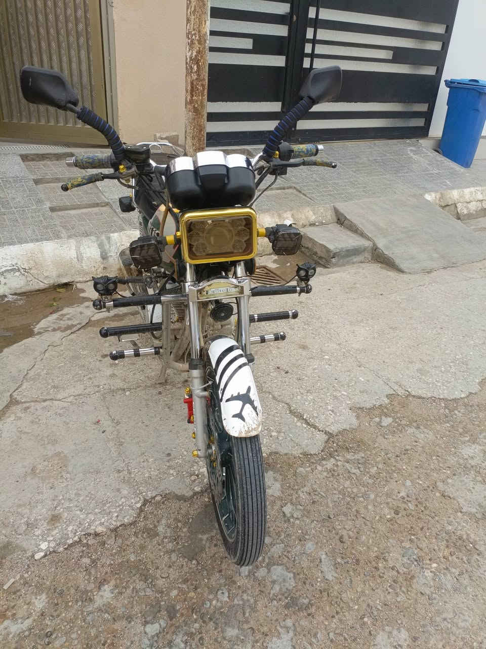 دراجه للبيع محرك200/ 2024الرمادي 5كيلو سعر 700وبي مجال رقم الهاتف 
***********غير متواجد على فيس
