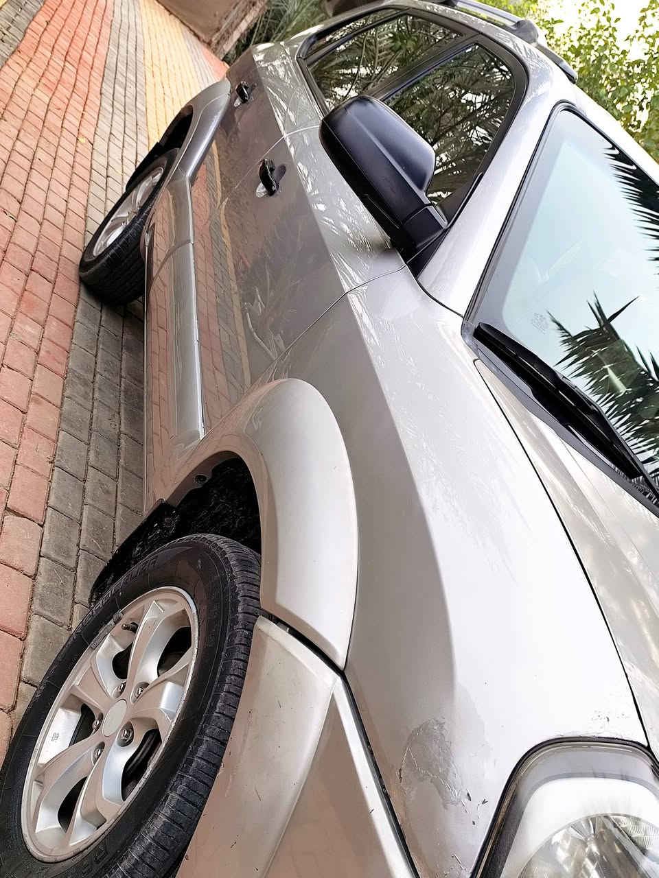 سلام عليكم
من رخصت الادمن
توسان 2009 للبيع 
خليجي 
رقم انگليزي 
بابل
سنويه 2031
هزه جديده
بئسمنه 
تحويل ثاني يوم 
مكينه وكير جديد
تدفئه وتبريد شغال
بيه كارت مثل مموضح بل صوره 
وبيه بارد بحافه البنيد 
بيه جراد قليل
السياره نضيفه مال جناي 
السعر 116 او بيهه مجال 
العنوان: كربلاء طويريج 
التوصيل علا الخاص او الاتصال بل رقم: ***********
