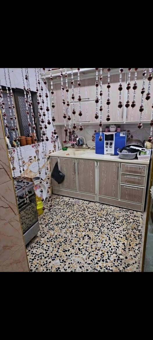 بيت 55 متر ركن للبيع
غرفه صاله مطبخ صحيات اساس كونكريت سقف كونكريت كامل سيراميك كاشي سقوف ثانويه شارع المطار القديم الجامع الذهبي سعر 24 بي مجال  *********** النجف, العراق
