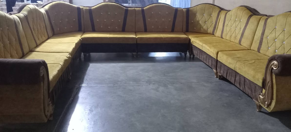 ديوان خشب عراقي ١٢متر زاويتين سعره مناسب جداً وبيع مستعجل للتواصل الرقم بي واتساب ***********
