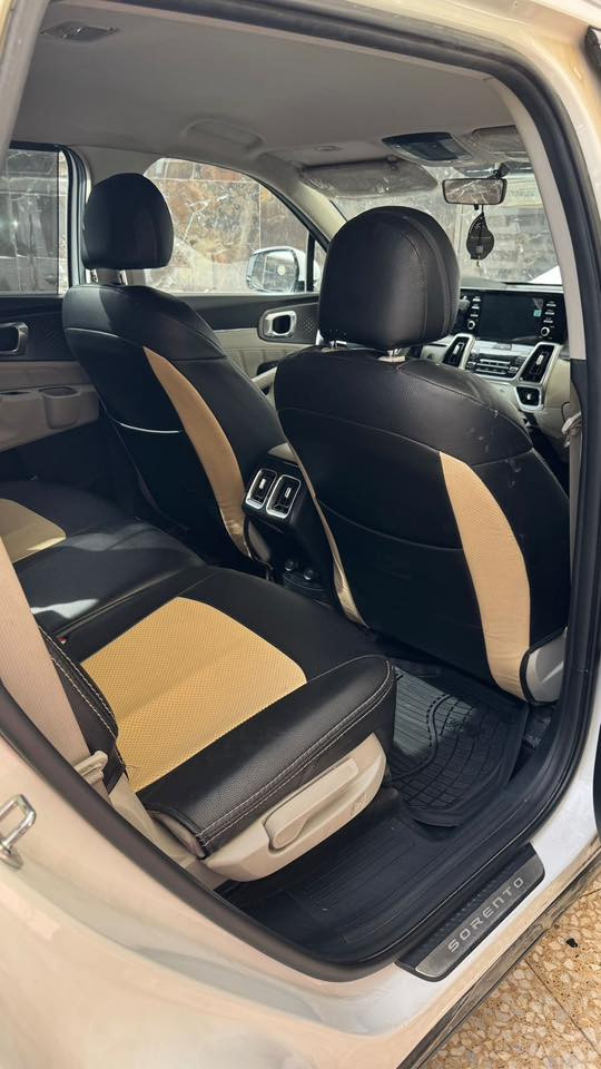 سلام عليكم ...
كيا سورنتو ٢٠٢٣ خليجي السياره ماشيه ٦٤ الف حقيقي نص مواصفات العاديه مال سورنتو 
بصمه تشغيل 
بصمه ابواب 
تشغيل عن بعد 
جنطه كهرباء 
حساسات امامي وخلفي 
ويل ١٩ كروم 
شاشه تدعم ابل كار بلي 
اشاير مري 
مري قابله للطي 
٣ قطع تبريد 
٧ راكب 
سايد بريك بصمه 
كير ماوس ٨ سرعات 
المكينه ٦ سلندر ٣٥٠٠ cc
السياره كفاااله عااامه من صبغ فقط تبديل جنطه نفس لون وكااله فقط وباقي مكفول 
 بيع مستعجل ***********
