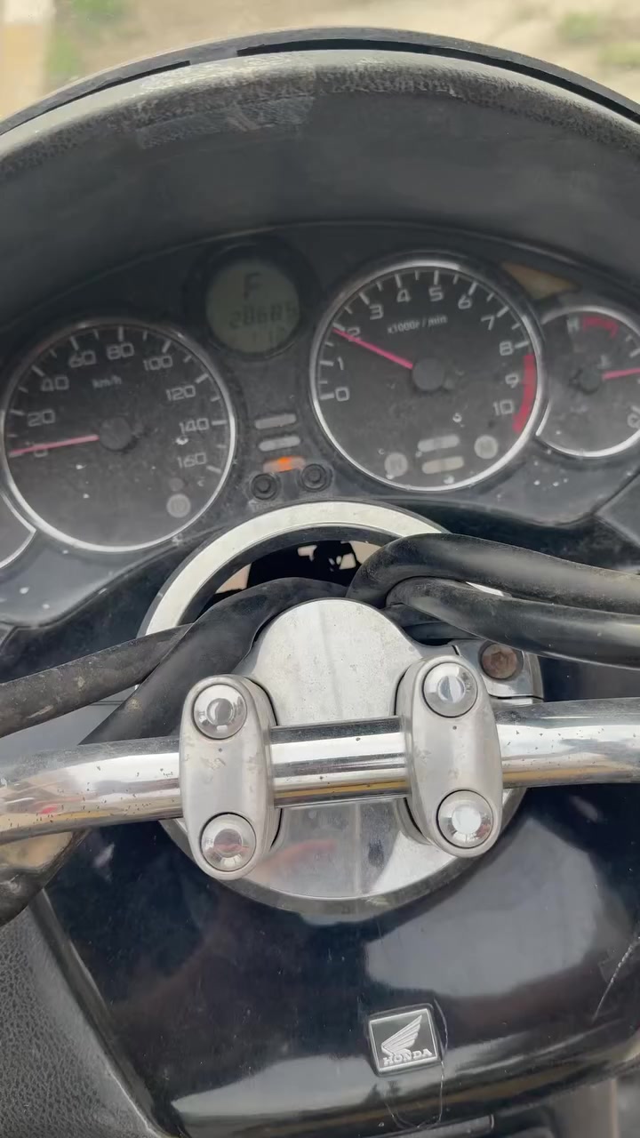 سلام عليكم 
داجه فورزه 0/8 مكينه مكفوله عميه 
داجه متروكه صار تقريبا 5 اشهر رادلها ترتيب فقط من كفرات وتبديل كلج خلفي ولويل خلفي صار بي شويه عواج من طسه ولكشن دوشمه باقي مكفوله من كلشي مكينه شلعه معدل 
كفرات اني فاحهن حتى لا يشخطن اكثر او يصير بيهم شي 
اوراق كامله داجه اني منزلها من رمبه ع ايدي ب2024
مكاني بغداد شعب سعر 1250 رقمي ***********
تريد تشتري حياك الله تعال شوف دراجه متريد لا تخابر او تكسر بسعر
