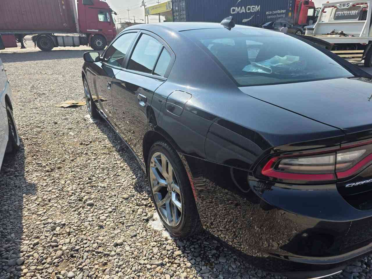 📣 دوج جارجر 2023 - بحالة ممتازة (وارد أمريكي) 🇺🇸
سيارة مال جنّاي ونظيفة جداً، استيرادي الخاص ومستخدمها بإيدي.. يعني السيارة "على وضع الشركة" ومكفولة من كل نواحي الميكانيك والكهرباء  ضررها خلف العبر جاملق كما موضح 

⚙️ المواصفات والتفاصيل:
الموديل: 2023.
المحرك: 3.6L (V6) - بحالة ممتازة.
الرقم: بصرة ألماني.
المسافة المقطوعة: 77 ألف كيلومتر فقط.
الحالة العامة: كلشي شغال (تبريد، كهربائيات، أنظمة)، السيارة برغي ما متبدل بيها.
🛠️ حالة البدي (الضرر):
السيارة وارد أمريكي، الضرر كان بالجاملغ الخلفي وجهة العبري:
تبديل باب خلفي (جهة العبري): بقطعة أصلية موديل 2023 ونفس اللون الأسود (بدون صبغ).
الجاملغ الخلفي: صبغ فقط لتعديل الضرر.
الشاصي واللغد: سليمات 100% وكفالة بشرط الفحص.
✅ الكفالات (بشرط الفحص):
كير: كفالة عامة.
محرك: كفالة عامة.
كهربائيات: كفالة (كلشي شغال 100%).
ميكانيك: كفالة "برغي ما متبدل" وعلى وضع الشركة.
💰 السعر والمعلومات:
السيارة جديدة جداً وما محتاجة أي مصاريف، "دير بنزين واطلع".
السعر: 265. قابل للتفاوض (بالمعقول) بعد المعاينة.
📞 للتواصل والاستفسار، يرجى الاتصال على الرقم التالي:
0 770 708 8220 الزبير, البصرة
