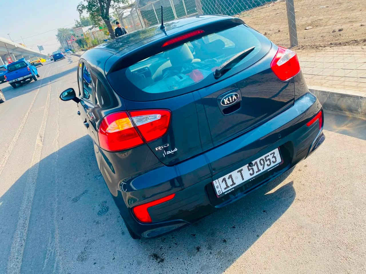 السلام عليكم 🌹

للبيع Kia Rio هاتشباك 2016
خليجي فل أوبشن (دبل قطره المرغوب) گير اوتماتيك
بأسمي رقم بغداد الجديد سنويه للـ2029
المواصفات:
✅ تشغيل بصمة ( بصمتين وياها)
✅ فتح الأبواب بالبصمة
✅ فتحة سقف (سلايد)
✅ مرايا جانبية شفط
✅ تحكم إستيرن من الجهتين
✅ حساسات خلفية
✅ الويل والتاير الاصلي حجم 17 بس اني ضامهن وشادلها حجم 16 مال كيا الاصلي. السبير 17 ما مستعمل وما زال بحالة الوكالة.
✅ واكيد باقي التفاصيل مثل منفذ AUX و USP و شاحنه وبلوتوث ونظام ECO ومانع انزلاق وهل سوالف الثانيه وCD وصوت السماعات كلش حلو  لايت اوتو  جامات كلها كهربائيه وباقي التفاصيل الثانيه خاف ناسي شي…..

حالة السيارة:

ماشيه حاليًا 47 ألف كم فقط (قابل للزيادة).
السيارة نظيفة جدًا.
بيها طخه بسيطة بالدعامية الأمامية والخلفية، وكذلك الباب الخلفي جهة السائق هم خفيفه (موضحة بالصور).
باقي السياره وكالة، والإيربكات كلها سليمة والحمد لله.

ملاحظة بكل صراحه:
قبل سنة، بسبب الكهربائي شد بلكات مو مالتها صار صوت بالمحرك، وتمت صيانة المحرك وتبديل البساتم فقط، أما باقي أجزاء المحرك (الكرنك، الهيد، البلوك وغيرها) فهي وكالة ولم يتم تبديلها أو كصها او اي شي ثاني، والسيارة تعمل بصورة ممتازة من وقتها والف الحمدلله بس ابيع مكينه مفتوحه .

السيارة اقتصادية والي تعجبه يتصل ويبشر منختلف….

للاتصال او واتساب
***********
السعر 108

