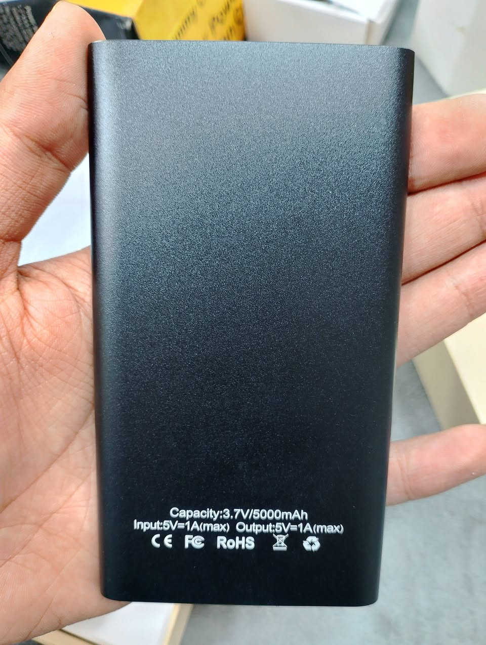 كاميرا سرية
يعمل كشاحن متنقل للأجهزة الإلكترونية وكاميرا لتسجيل الفيديو والصوت في آن واحد. 
دقة الفيديو: يسجل بدقة عالية تبلغ 1080 بكسل (1080P). 
سعة البطارية: يحتوي على بطارية بسعة 5000 مللي أمبير في الساعة. 
الرؤية الليلية: مزود بمصابيح تعمل بالأشعة تحت الحمراء للرؤية الليلية والتصوير في الظلام. 
يوجد توصيل لجميع المحافضات 🛵 
***********
