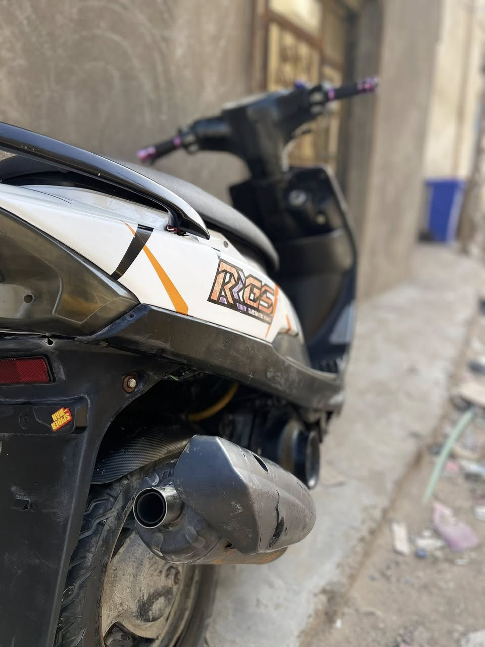 دراجة ماكس للبيع مفتوحة مجفتها ومحولها من بوشة 55الى بلاديه نضيفة وكلشي شغال بيها ماناقصها شي سعرها 700وبيها مجال قليل


**إذا كنت صاحب هذا الإعلان وتريد حذفه لأي سبب، رجاءا أرسل رسالة إلى الدعم الفني**