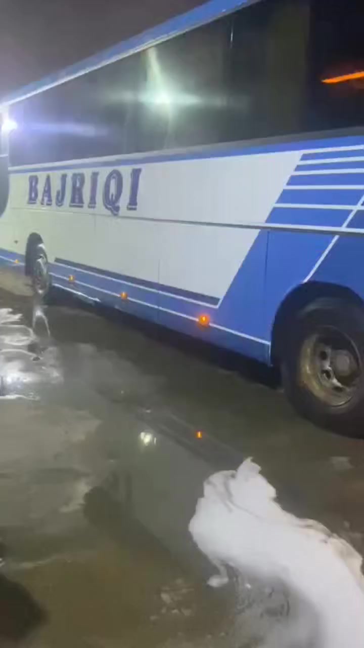 السلام عليكم للبيع جاهزه تخم تاير حداديه من طول لطول رقم نكليزي تحويل تبريد صيني 
56نفر مكينه 8كير6 مكان سياره بصره ايي ستفسار على رقم ***********
