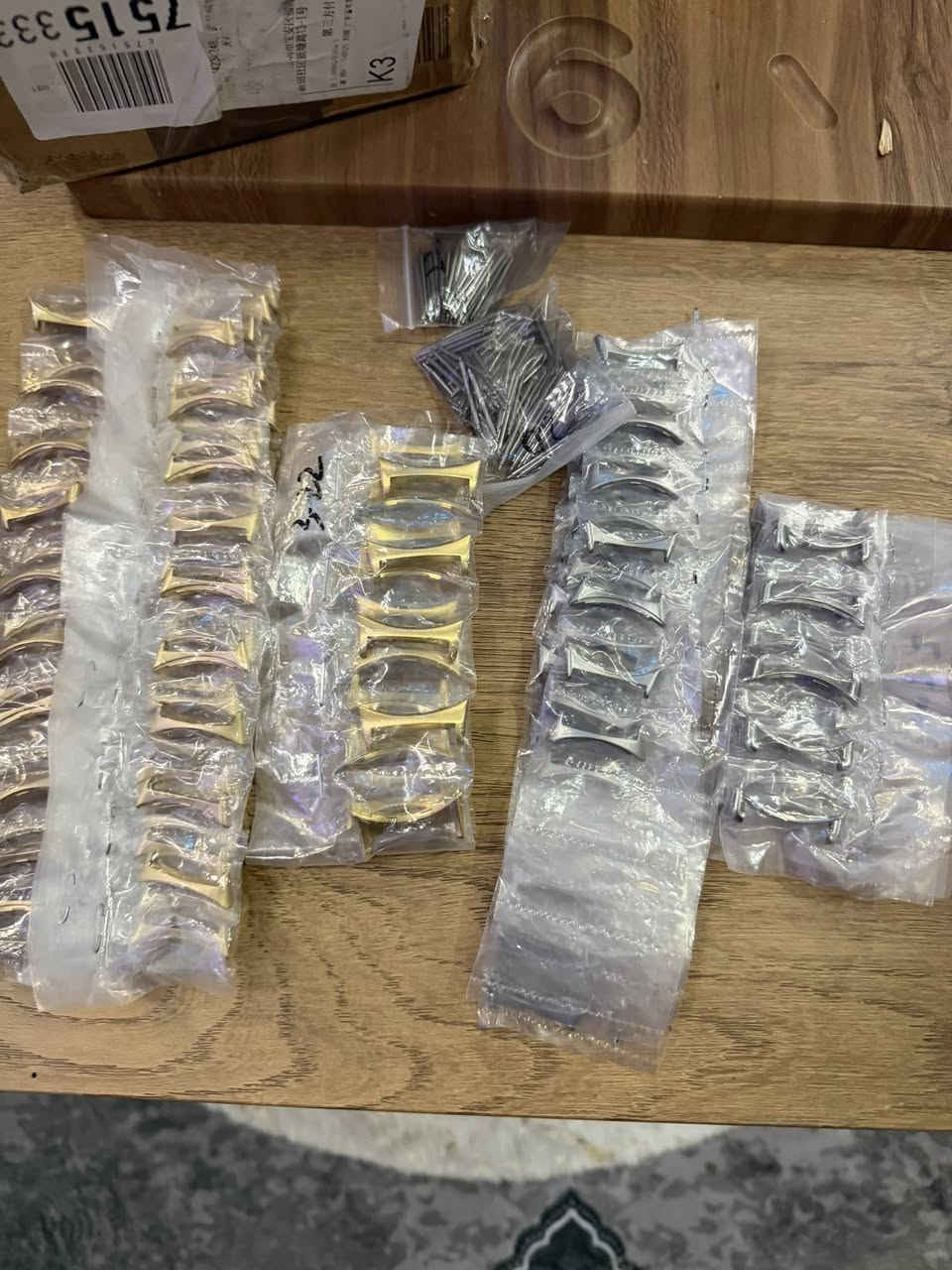 قطع مال ساعات بهاذة الشكل كلهن ب20الف
***********
