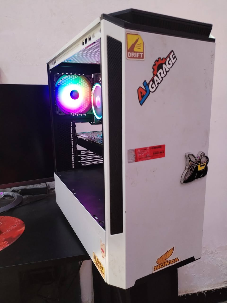 الكيس البيع السعر 250 الف
الكارت GTX 1060 GIGABYTE
Intal xeeon 2680v4 
x99 Motherboard 
ssd 128
ram 16gb ddr4 
Power supply 500 
GTX 1050 4G
وشرط الفحص
موجوده بيه العاب جتي اي 5 
وفورت ناية
شراي يراسلني واساب
مزنجر مزدود
***********
