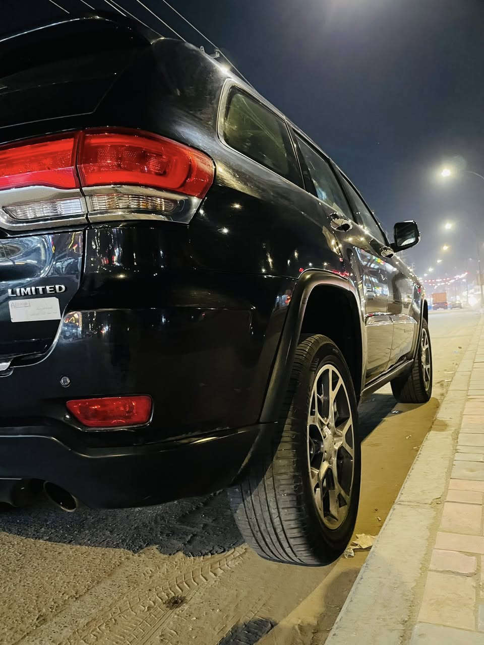 السلام عليكم ورحمة الله وبركاته . جيب (لمتد) 2014خليجي مكفوله كفاله عامه فوول مواصفات لون اسود بنورامه حساسات اماميه و خلفيه گيرموس تدفئه كشنات امامي خلفي شاشه كبير جنطه كهرباء تشغيل ع بعد ٣بصمات جگات خلفي امامي تحكم ستيرن خلفي امامي تدفئه ستيرن كشنات جلد ويلكب ٢٠ تخم تاير جديدلايت زنون اصل رقم بغداد مشروع وطني بأسمي .
السياره ب واقع احله من الصوره 
السعر٢٣٠
رقم صاحب السياره ***********
مكان السياره كربلاء
