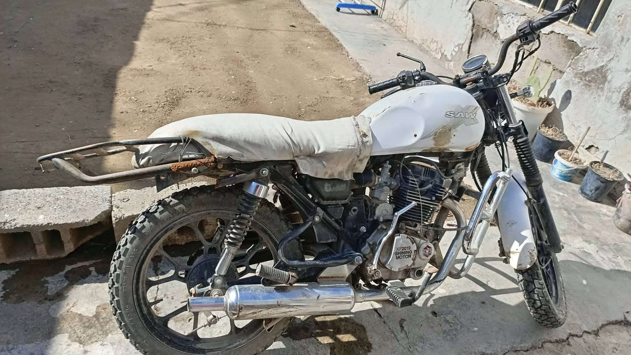 ساو للبيع
شغال ومحرك نظيف 

يحتاجله شوي ترتيب

السعر 250 

الاتصال على ***********
