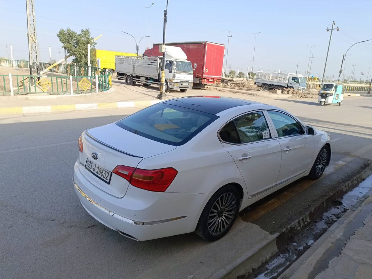 السلام عليكم كيا كادنزا 2010 خليجي رقم سليمانيه لل30 مالكها الشرعي يمي مكينه 3300بانورما مري شفط برده خلفيه بلاد بيها هواي مواصفات 
بيها  قطعه تبديل باب السائق فقط
تخم تايرجديد حداديه جديده 
سونارها موجود ظمن الصور 
ب122 وبيها مجال  
ناصرية قلعه سكر 
***********
***********
